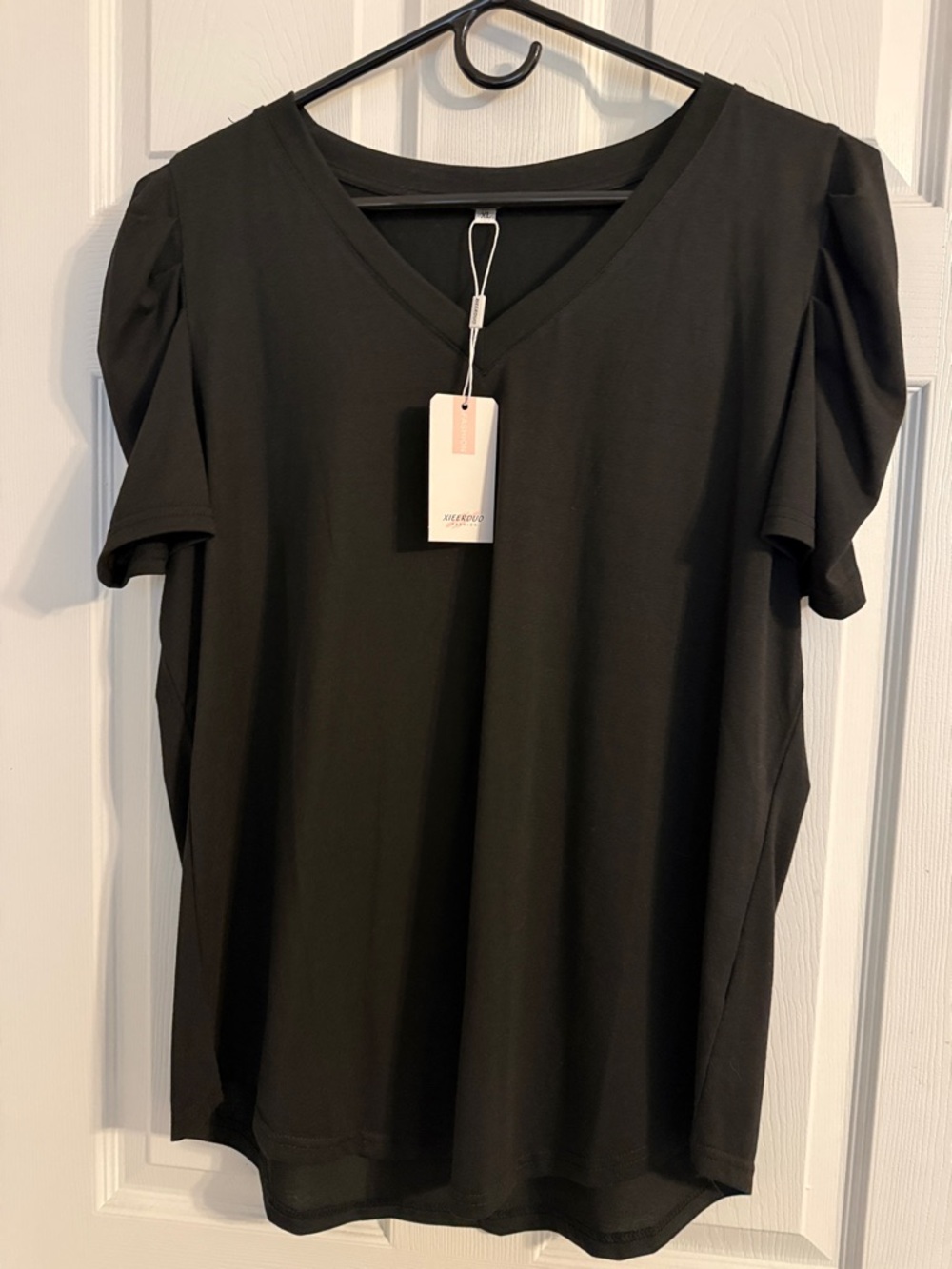 Women’s Black V-Neck Short Flowy Sleeve Top - new